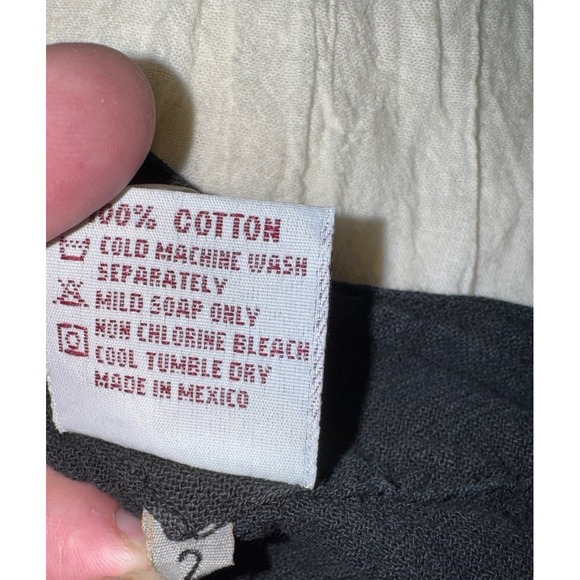 Oh My Gauze black V-Neck pointed hem asymmetrical bottom blouse - Picture 5 of 6